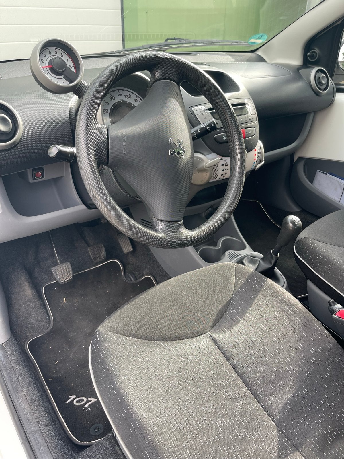 Peugeot 107 1.0 12V 5DR 2011 Wit, Voorwielaandrijving, 4 stoelen, Origineel Nederlands, Handgeschakeld