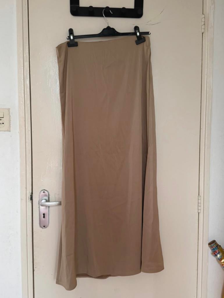 Satijnen rok, Kleding | Dames, Rokken, Beige, Maat 42/44 (L), Ophalen of Verzenden, Zo goed als nieuw
