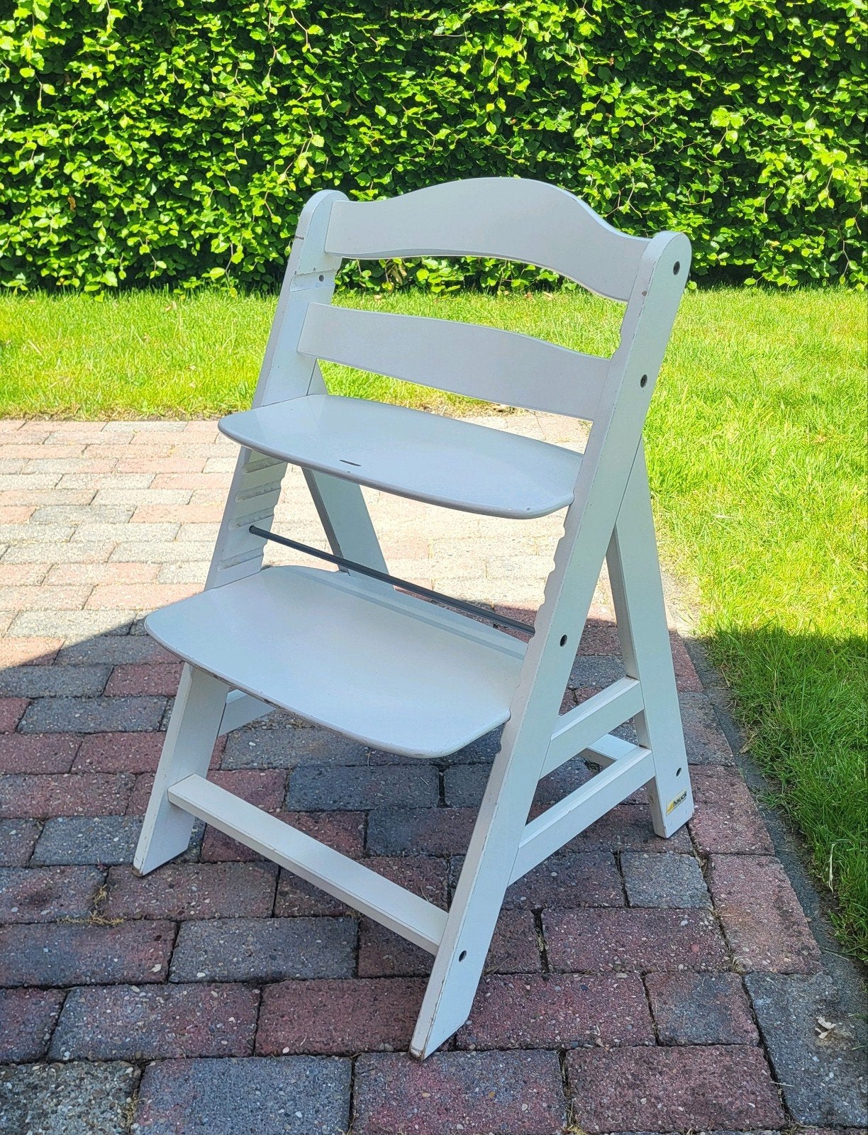 Hauck houten kinderstoel wit - complete set!, Kinderen en Baby's, Kinderstoelen, Ophalen, Gebruikt, Meegroeistoel, Gordel(s)