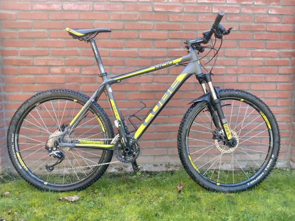 Cube Acid MTB '11 – 20in – Nieuwe banden & Trapas + Extra's