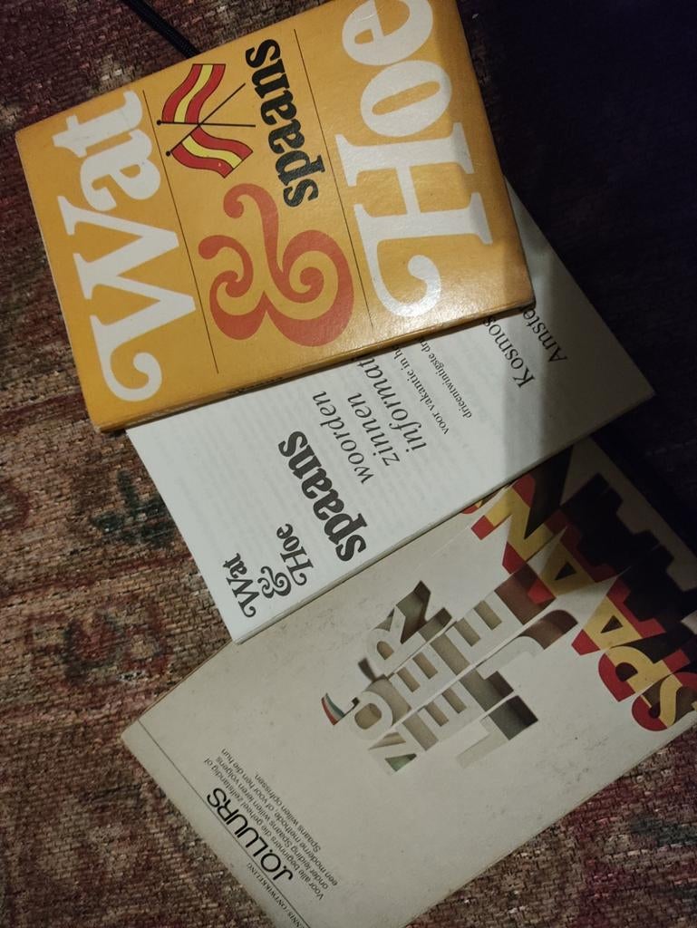 Wat & Hoe Spaans - Leerboek en Vakantiegids, Ophalen of Verzenden, Gelezen, J. Oluurs, Non-fictie