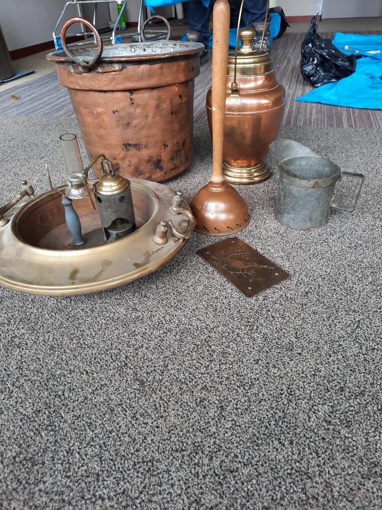 Diverse koperen en bronzen voorwerpen, Ophalen