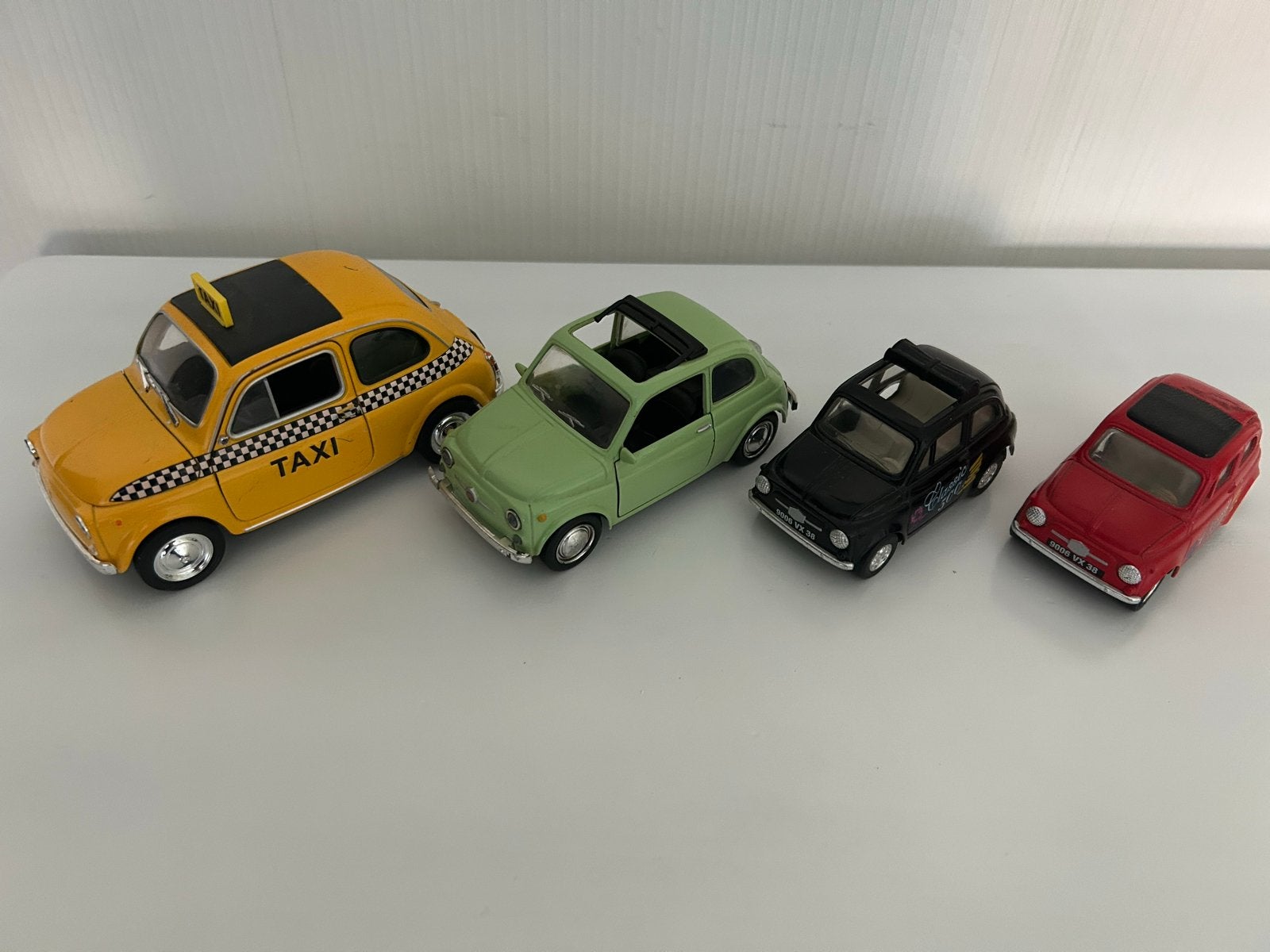 Set van 4 Fiat 500 modelauto's - Diverse kleuren, Verzenden, Gebruikt