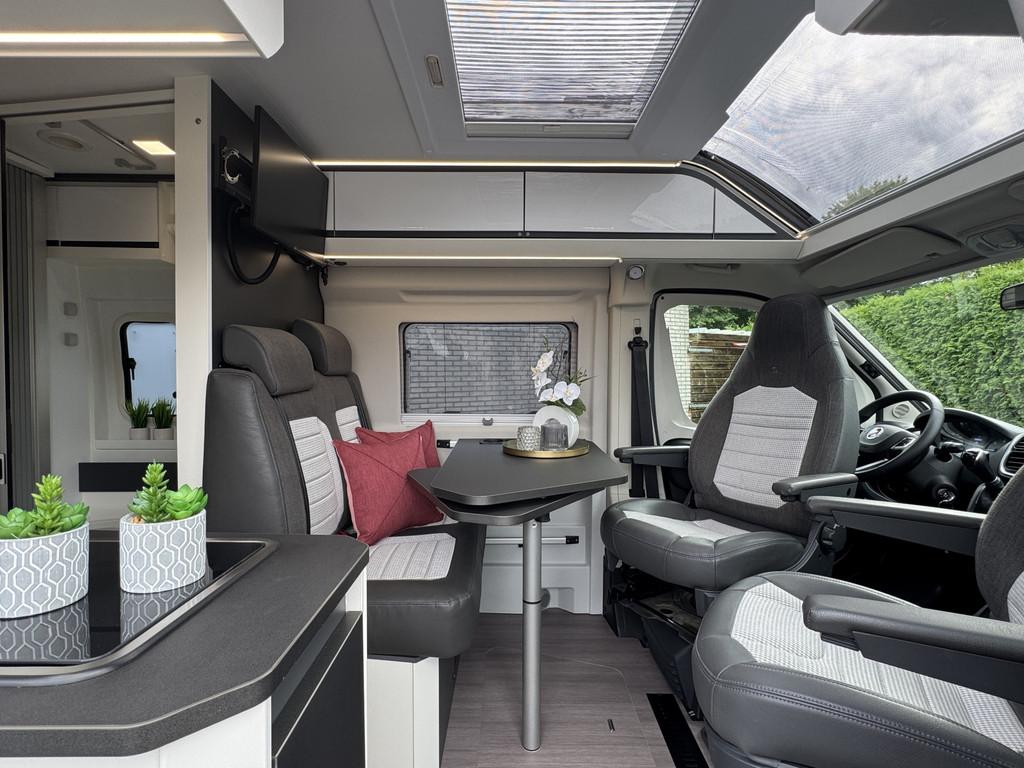 Adria Twin Supreme 640 SGX 140 pk AUTOMAAT 9-Traps Euro6 Fia, Caravans en Kamperen, Campers, Automaat, Buscamper of Camperbus