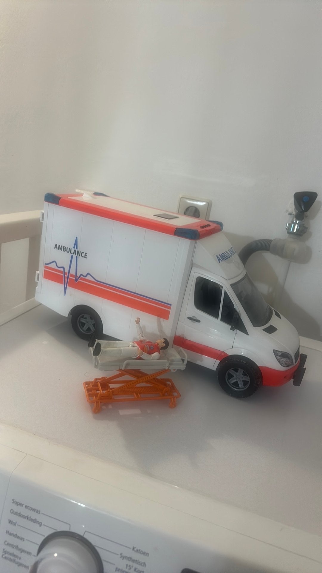 Ambulance auto, Ophalen of Verzenden, Zo goed als nieuw