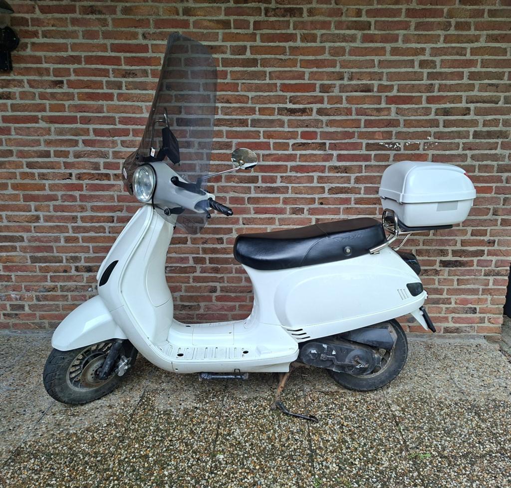 Witte Berini (Napoli) Scooter in uitstekende staat, Fietsen en Brommers, Scooters | Overige merken, Ophalen, Benzine