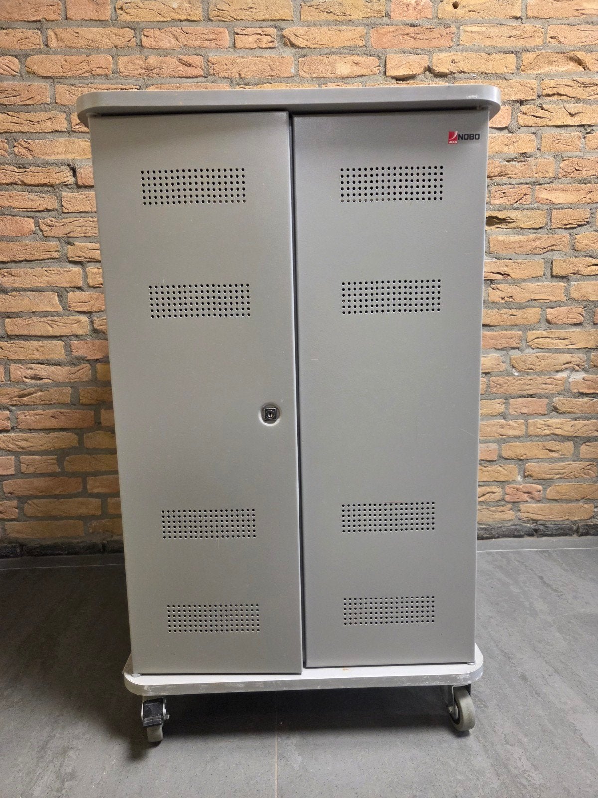 Nobo Acco Oplaadkast voor Laptops/Tablets op Wielen, Ophalen of Verzenden, Gebruikt