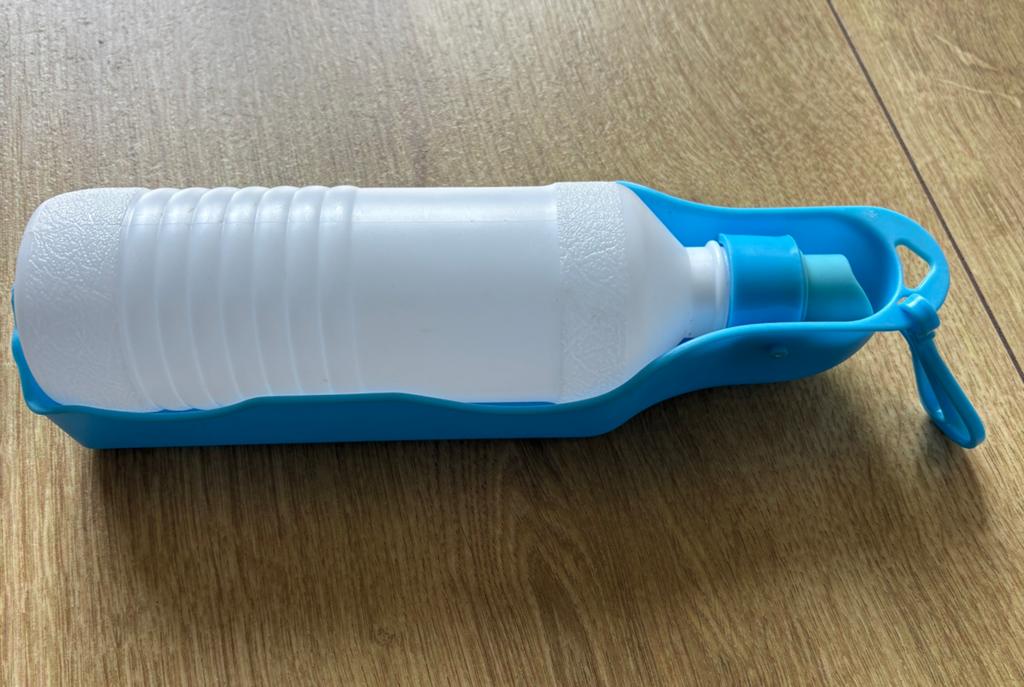 Draagbare drinkfles voor hond met drinkbak blauw 475 ml, Ophalen of Verzenden, Zo goed als nieuw