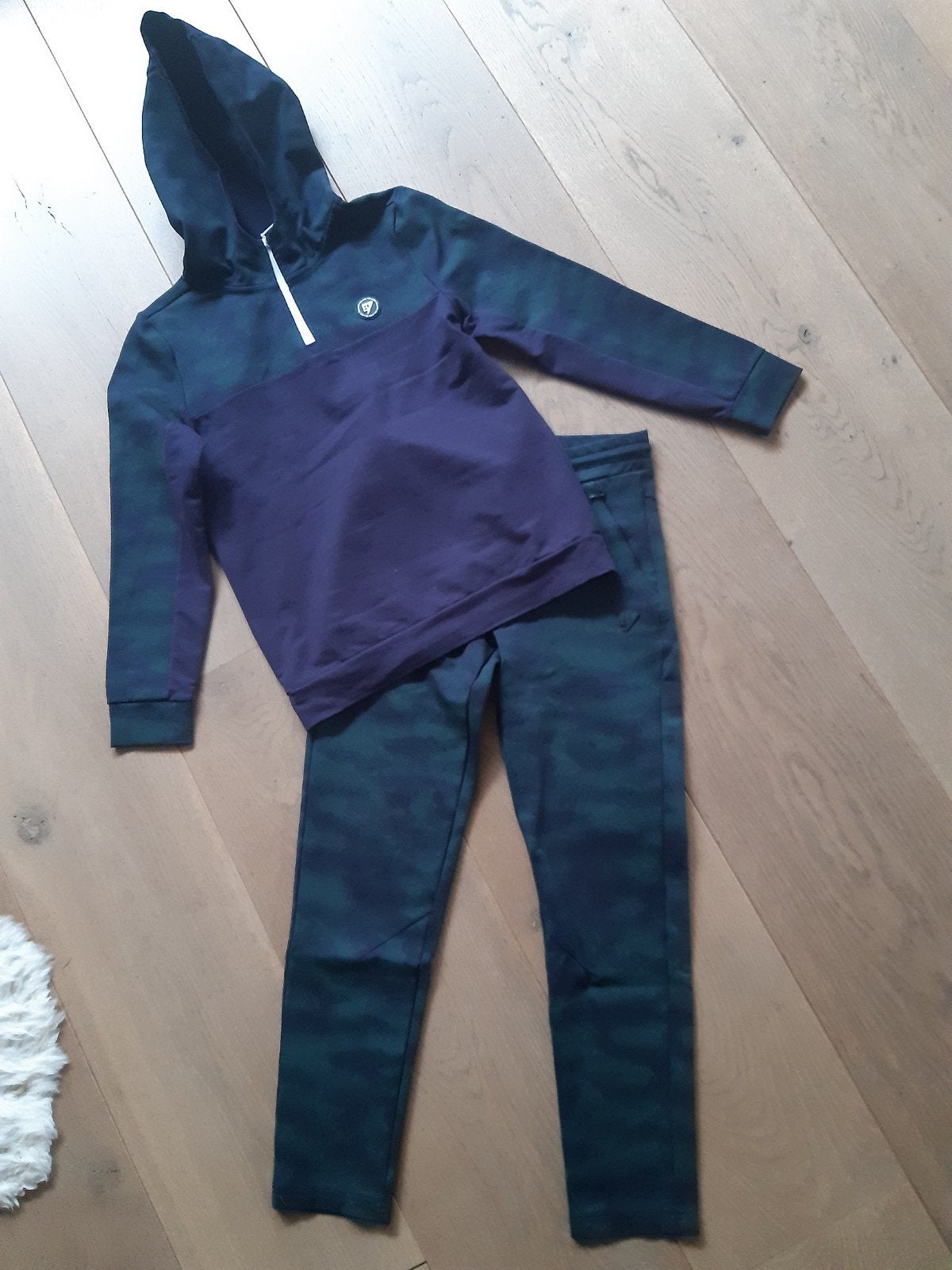 Mooi pak van Bellaire broek en hoodie maat 146-152, Broek, Ophalen of Verzenden, Zo goed als nieuw, Jongen