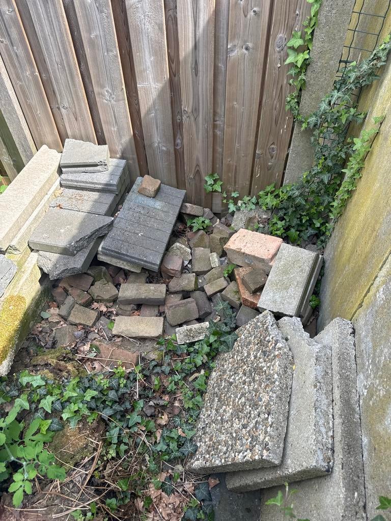 Diverse gebruikte tegels, betonbalken en klinkers - puin, Ophalen, Gebruikt, Overige typen, Minder dan 5 m²