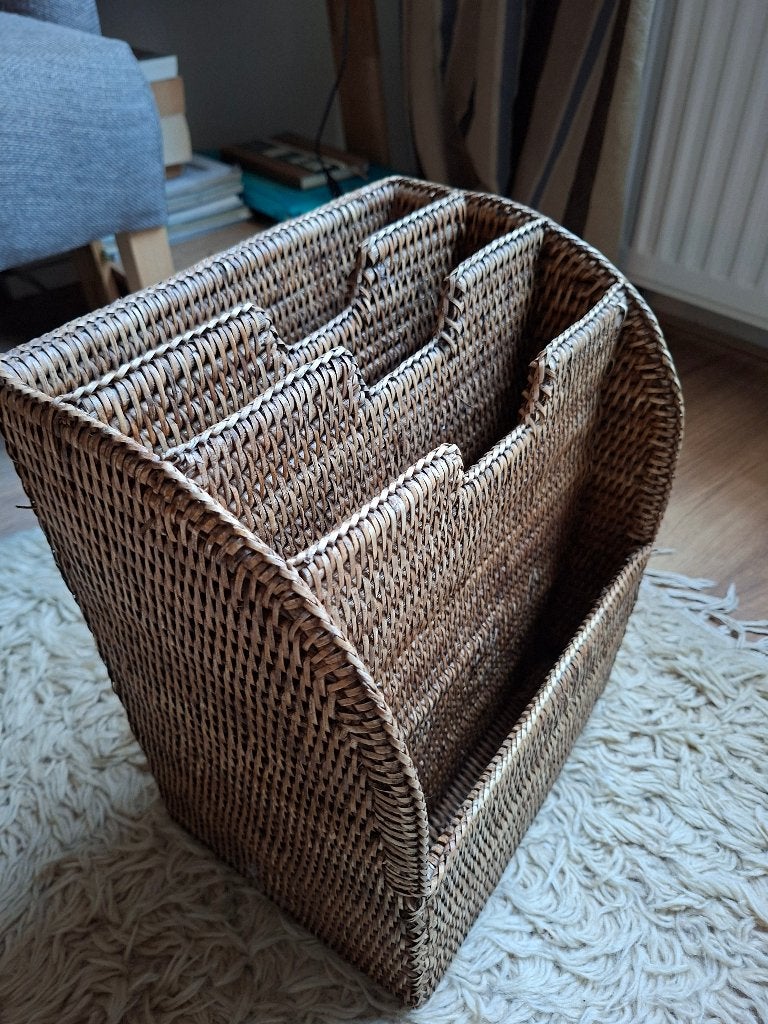 Zgan. birma rieten/rattan/rotan lectuurbak/tijdschriftenrek, Krantenbak, Ophalen of Verzenden, Zo goed als nieuw