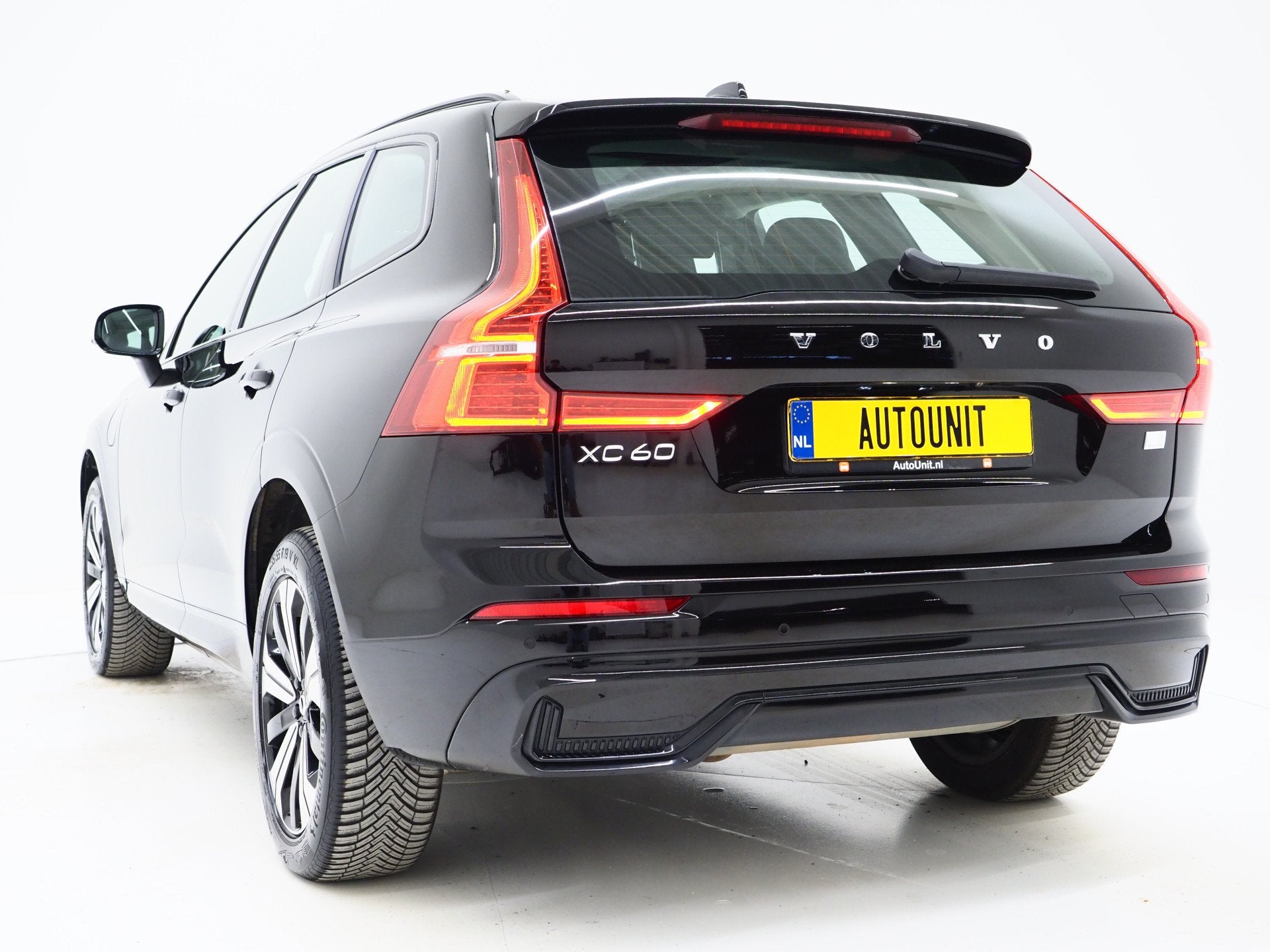 Volvo XC60 2.0 T6 Plug-in hybrid AWD Plus Dark Long Range |, Automaat, Dealer onderhouden, Gebruikt, 4 cilinders