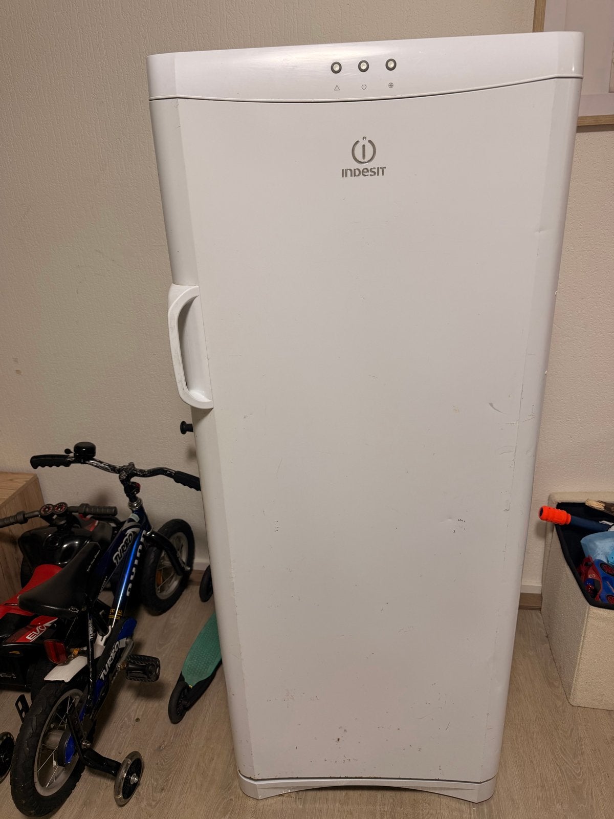 Indesit vriezer, Ophalen, Gebruikt, 100 tot 150 liter, Met aparte vriezer