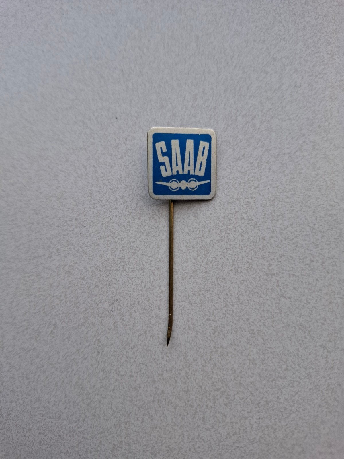 Vintage speldje pin prikker steekspeld SAAB, Verzamelen, Ophalen of Verzenden
