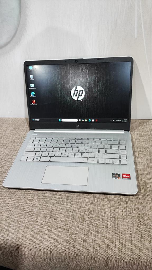 Te koop goede hp laptop 14 inch Ryzen 7 ssd 16gb, Computers en Software, Laptop-opladers, Ophalen of Verzenden, Zo goed als nieuw