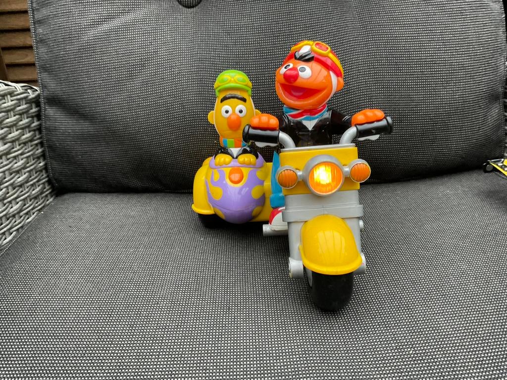Gebruikt, maar werkend, Sesamstraat Bert en Ernie zijspan, Ophalen, Overige figuren, Gebruikt, Beeldje of Figuurtje