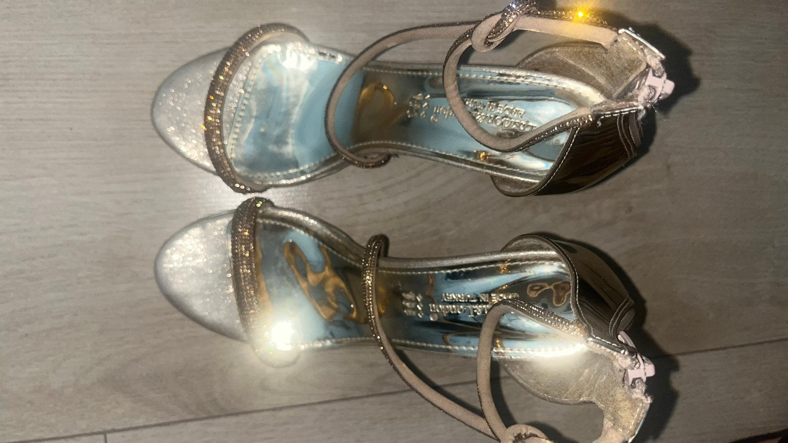 Gouden sandalen met hoge hakken en glitters, Ophalen of Verzenden, Zo goed als nieuw, Overige kleuren, Schoenen met hoge hakken