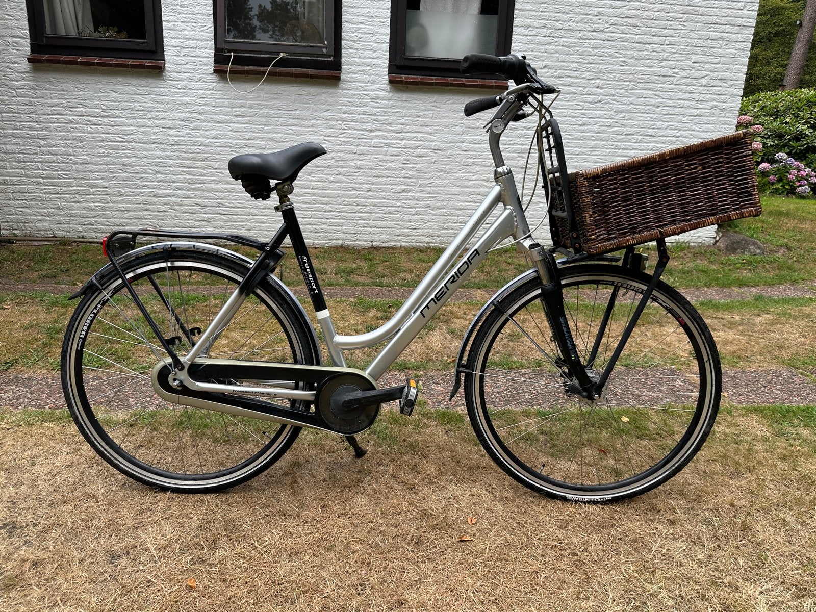 Merida damesfiets met mand en 8 versnellingen, Fietsen en Brommers, Fietsen | Dames | Damesfietsen, Gebruikt, Velgrem, Versnellingen
