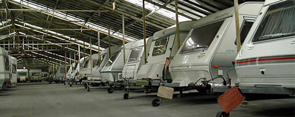 Overdekte stalling campers en caravans in Angerlo (Doesburg), Caravans en Kamperen, Caravanstallingen