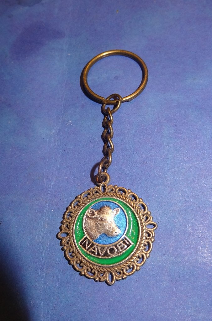 Navobi Kalveren Voeding Metalen Sleutelhanger andere Kleur, Verzenden, Gebruikt, Auto's