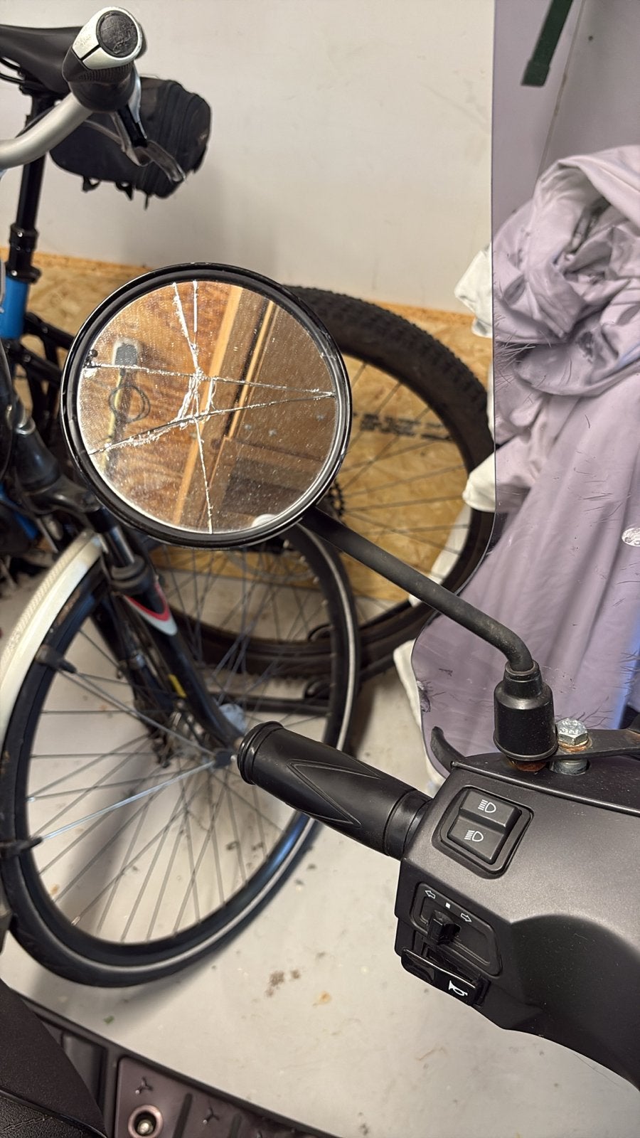 AGM scooter met schade - Ideaal voor onderdelen of reparatie, Fietsen en Brommers, Brommers | Schadebrommers, Ophalen of Verzenden