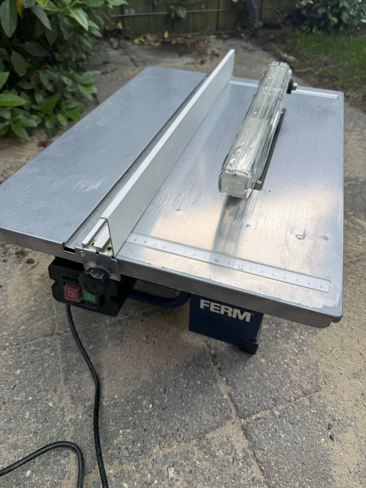 Ferm Tafelzaag TSM1036, Doe-het-zelf en Verbouw, Ophalen, Cirkelzaag, 600 tot 1200 watt, Zo goed als nieuw