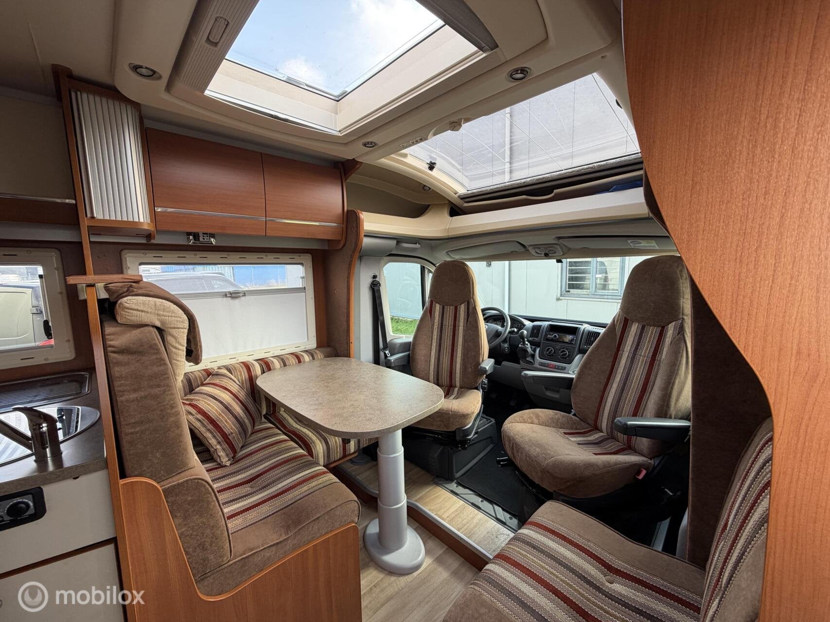 ZOMER AANBIEDING Chausson WELCOME 78 Queensbed Maxxfan, Tot en met 2, 7 tot 8 meter, Koelkast, 7 tot 8 meter