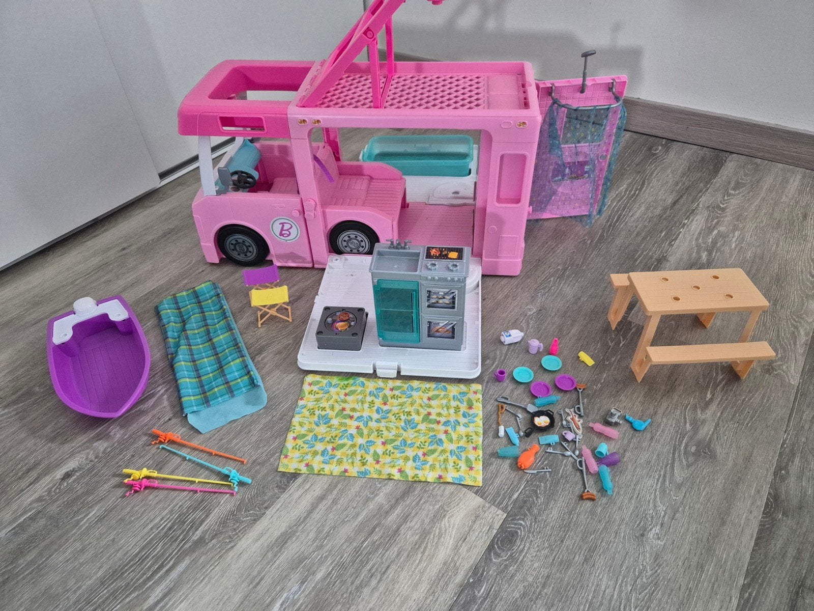 Barbie 3-in-1 Droomcamper met accessoires, Kinderen en Baby's, Ophalen of Verzenden, Gebruikt, Meisje