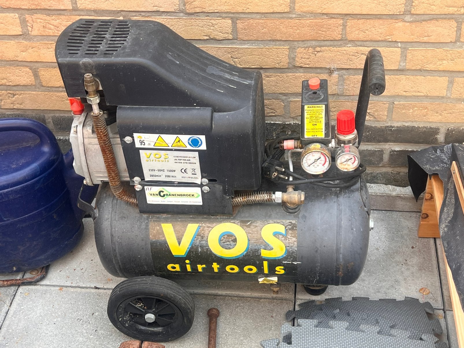 Compressor, Doe-het-zelf en Verbouw, Compressors, Minder dan 25 liter, Ophalen, Zo goed als nieuw, Minder dan 200 liter/min