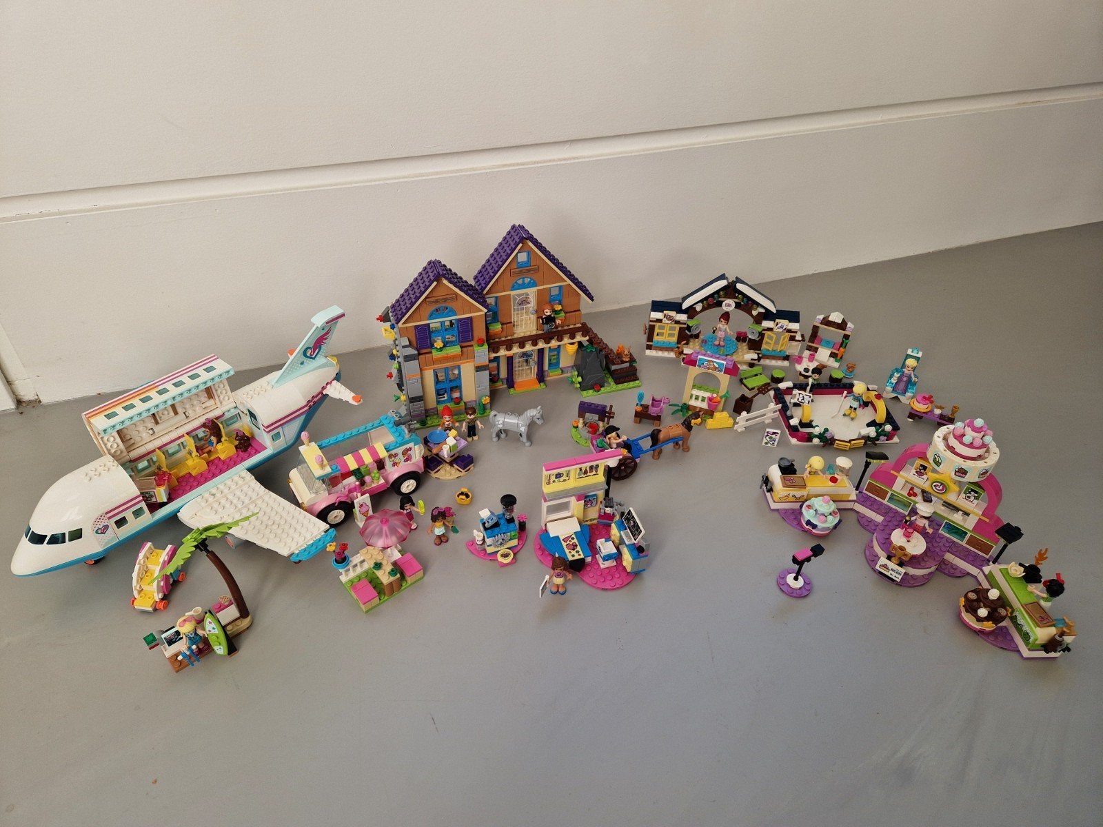 Grote collectie LEGO Friends (huis, vliegtuig, bakwedstrijd), Ophalen of Verzenden, Gebruikt, Overige merken