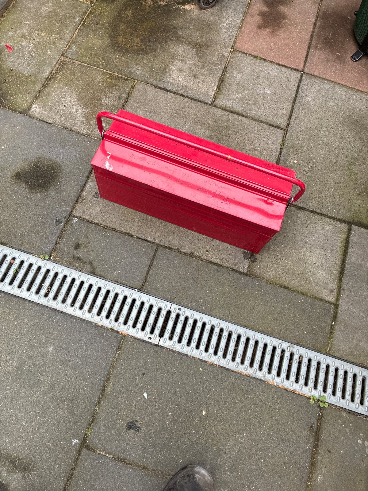 Rode metalen gereedschapskist met uitklapbare vakken, Ophalen of Verzenden, Gebruikt