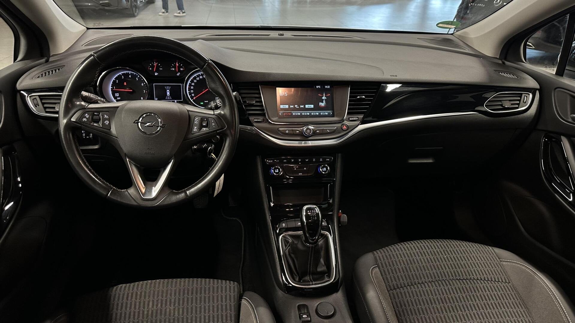 Opel Astra Sports Tourer 1.2 Design & Tech NAVI-CRUISE-NAP, Auto's, Voorwielaandrijving, Gebruikt, Euro 6, 1199 cc
