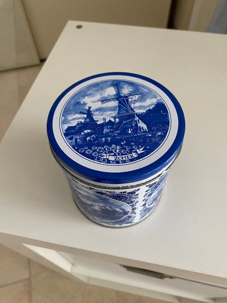 Koekblik Delfts blauw afbeelding vier seizoenen, Verzamelen, Blikken, Ophalen of Verzenden, Nieuw, Koek(jes), Overige merken