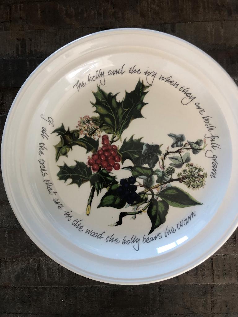 Portemeirion ontbijdborjes The Holly & the Ivy, Huis en Inrichting, Keuken | Servies, Ophalen, Gebruikt, Overige stijlen, Kop(pen) en/of Schotel(s)