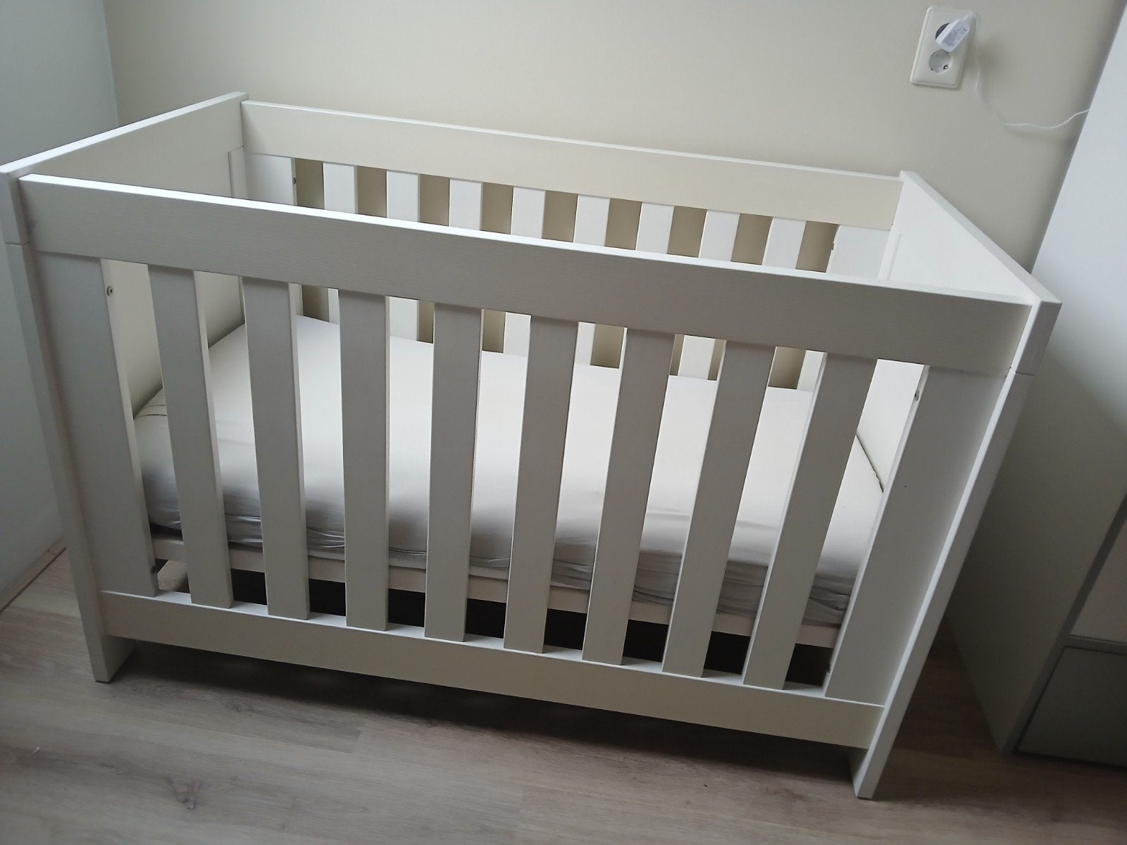 kinderbed en matras, wit, Kinderen en Baby's, Kinderkamer | Complete kinderkamers, Ophalen, Gebruikt, Jongetje of Meisje