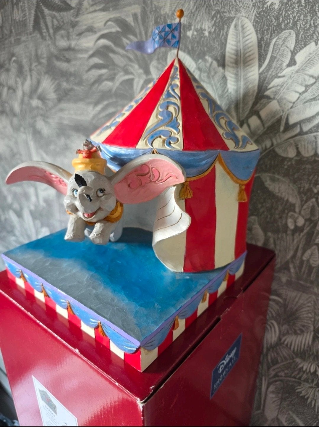 Disney Traditions Dumbo "Over the Big Top" Figurine, Ophalen of Verzenden, Overige figuren, Zo goed als nieuw, Beeldje of Figuurtje