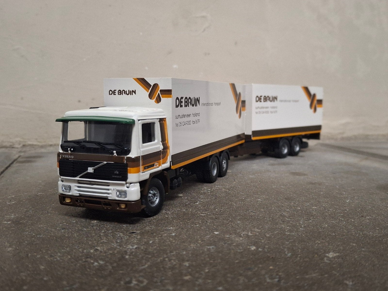 Tekno Volvo F12 de Bruin Transport Surhuisterveen, Ophalen of Verzenden, Zo goed als nieuw, Bus of Vrachtwagen, Tekno