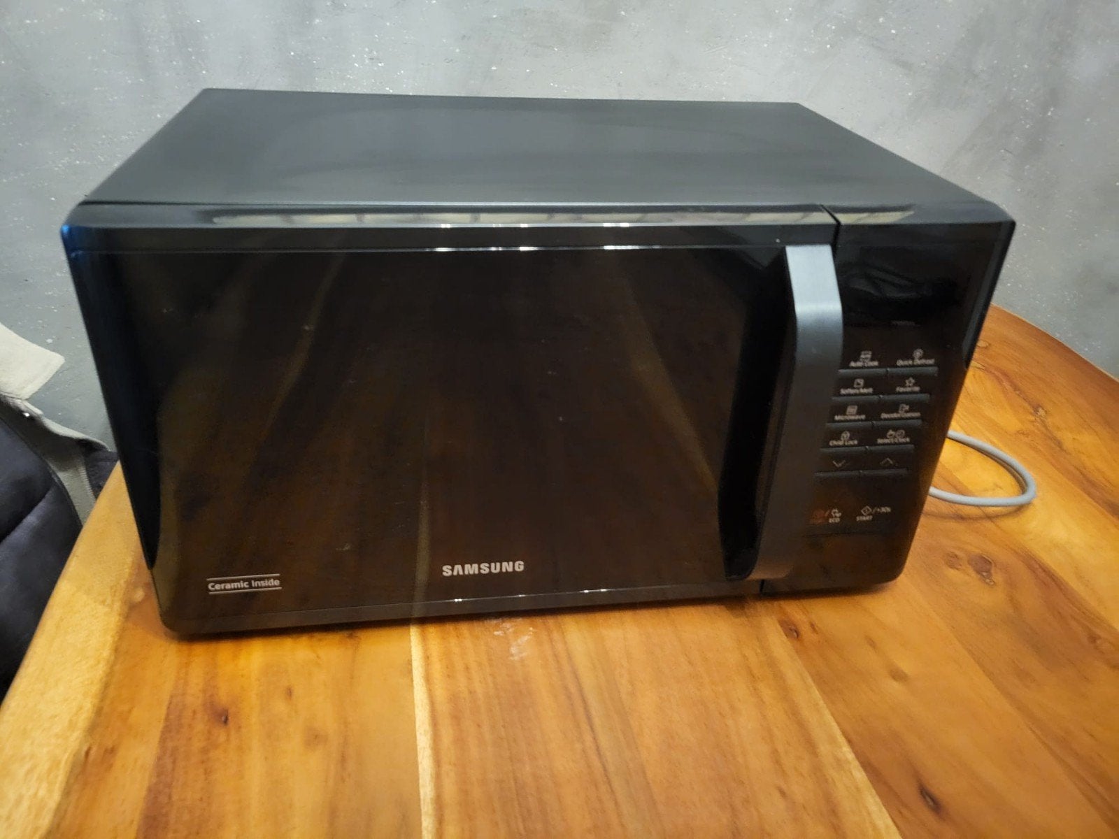 Samsung Magnetron Zwart - Zo goed als nieuw, Witgoed en Apparatuur, Magnetrons, Ophalen of Verzenden, Draaiplateau, Magnetron