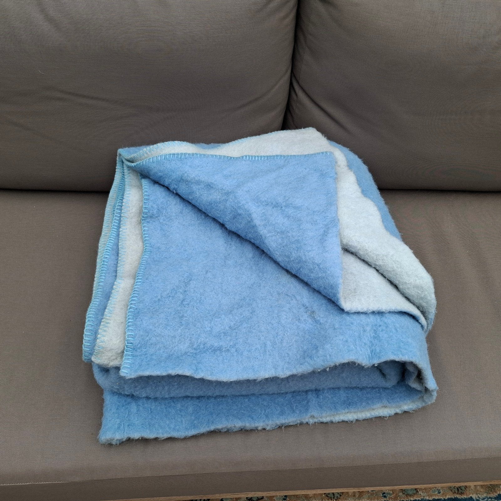 Vintage blauwe wollen deken woonplaid woondeken 205x195 cm, Gebruikt, Blauw, Ophalen of Verzenden, Deken of Dekbed