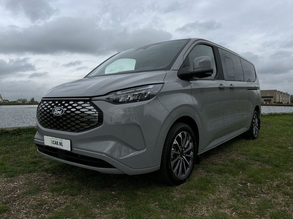 Ford E-Tourneo Custom 340 L2H1 Titanium X 65 kWh 218pk Leer, Auto's, Ford, Automaat, Achterwielaandrijving, Gebruikt, 2000 kg