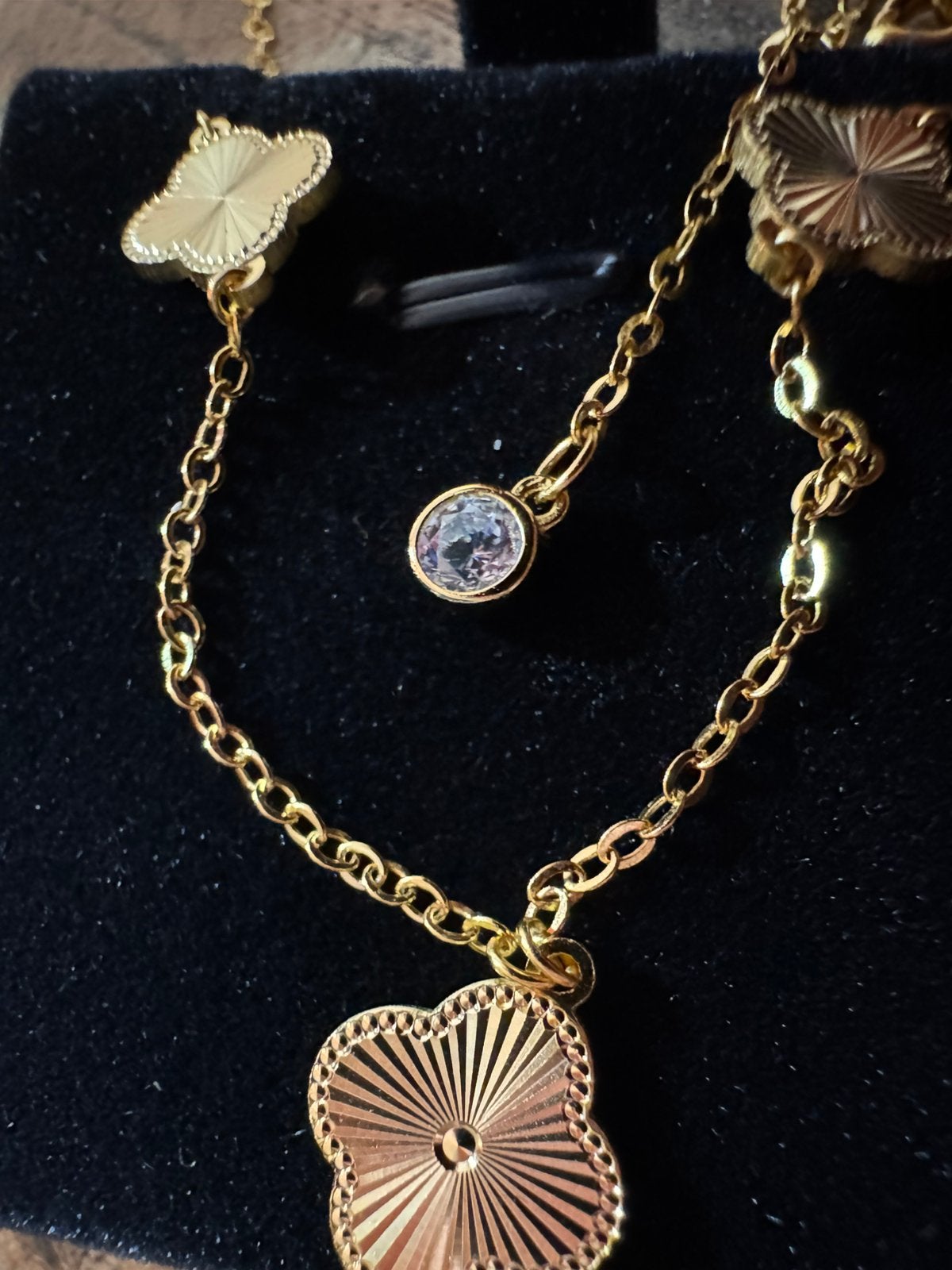Luxe goudkleurige klaver ketting – Moissanite – Certificaat, Ophalen of Verzenden, Nieuw, Overige materialen, Met bedels of kralen
