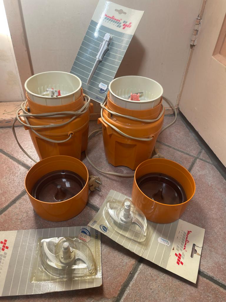 2 Vintage Werkende Moulinex Keuken machines met Accessoires, Witgoed en Apparatuur, Keukenmixers, 1 tot 2 liter, Ophalen of Verzenden