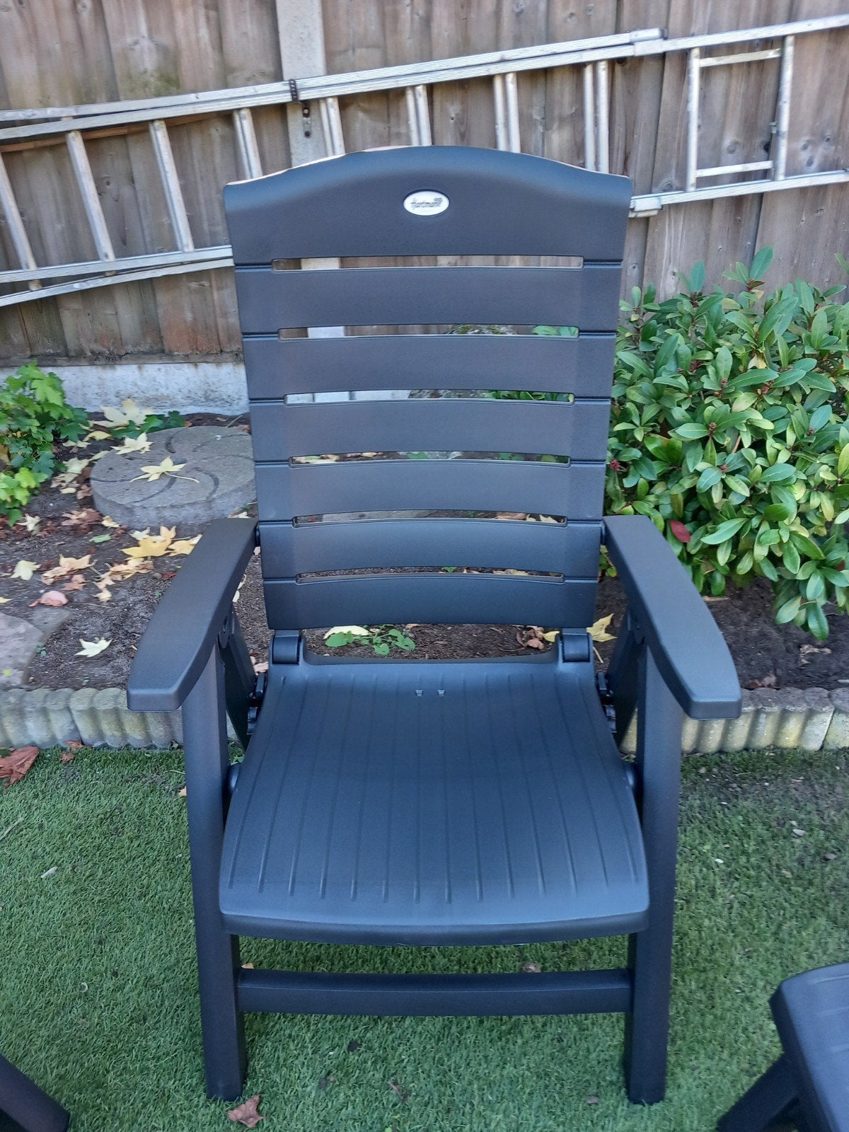 4 tuinstoelen  100 euro  kosten bij  bol  82 euro  per stuk, Tuin en Terras, Ophalen, Kunststof