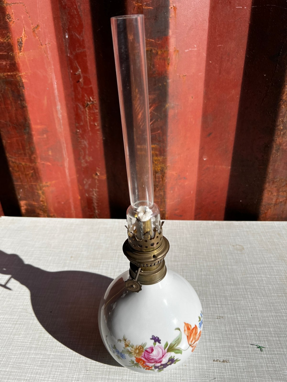 Olielamp van porselein en glas., Ophalen of Verzenden