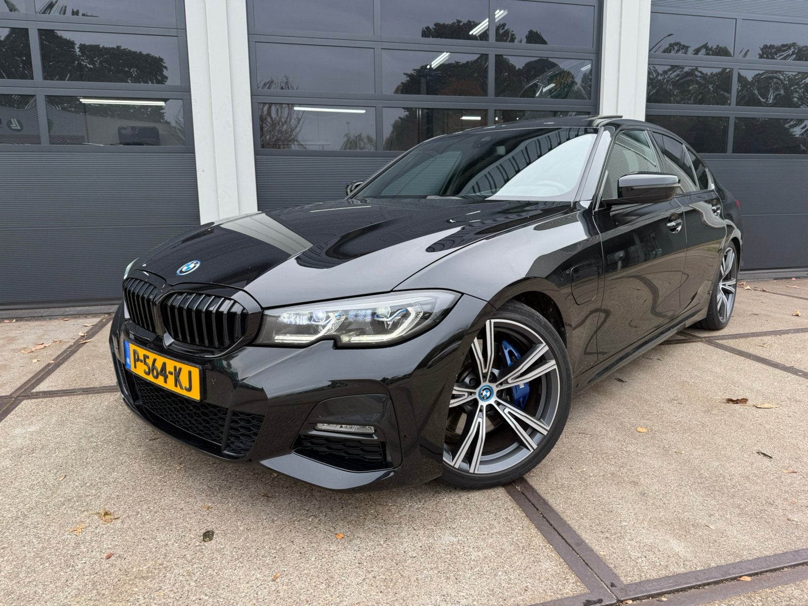 BMW 3-Serie 330e 292pk Aut 2022 Bommetje vol!, 1998 cc, Achterwielaandrijving, 4 cilinders, Zwart