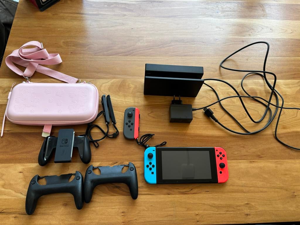 Nintendo Switch met 3 Joy-Cons, Ophalen, Zo goed als nieuw, Met 3 controllers of meer, Switch Original