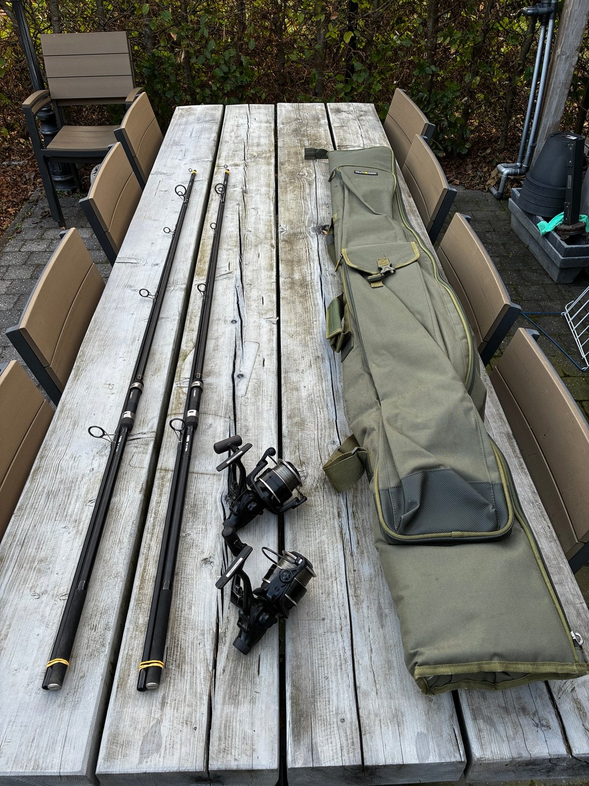 Topset: 2 Chub hengels, 2 Prologic molens + foudraal, Ophalen, Zo goed als nieuw