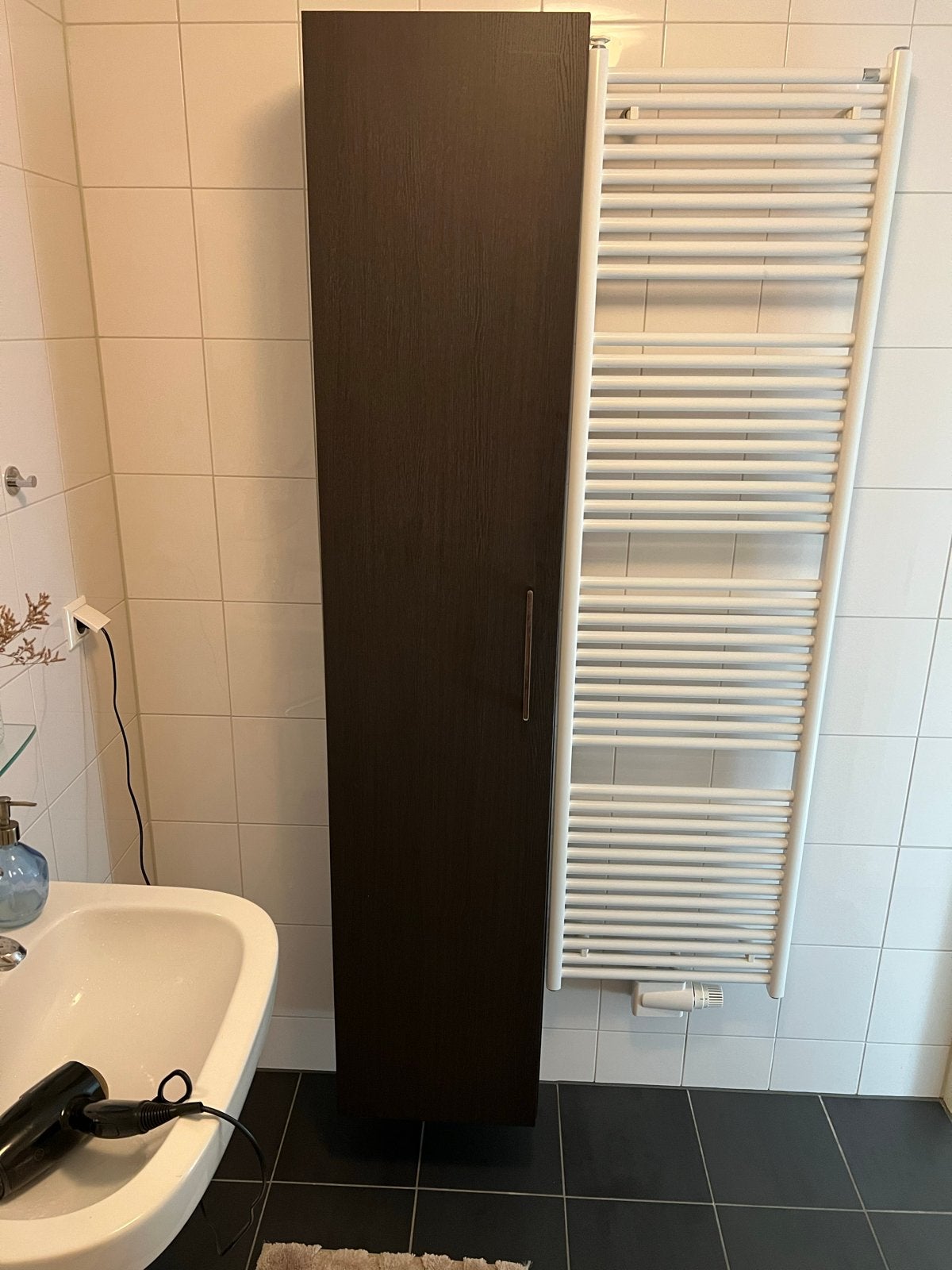 Hoge badkamerkast - Donkerbruin, Huis en Inrichting, Badkamer | Badkamermeubels, Ophalen, (Half)hoge kast, Minder dan 50 cm, Gebruikt