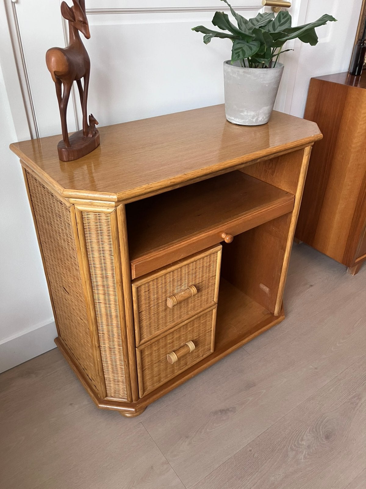 Vintage Boho Rotan & Bamboe audio-Meubel / dressoir., Ophalen, Overige materialen, Met deur(en), 50 tot 100 cm