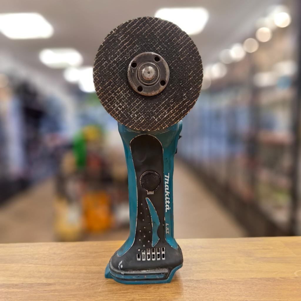 Makita DGA452Z - 18V Haakse Slijper Body - In Nette Staat, Makita, Zo goed als nieuw, Support@makita.com, Makita Corporation, 3-11-8, Sumiyoshi-cho, 
Anjo, Aichi 446-8502
Japan